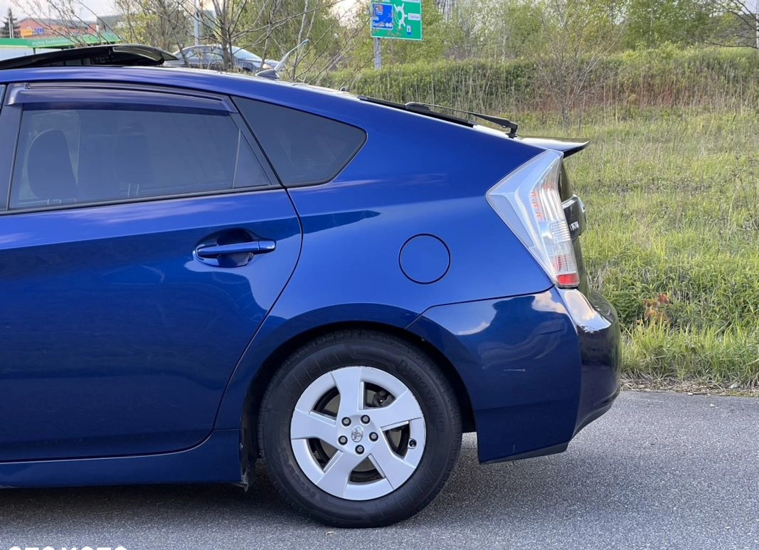 Toyota Prius cena 34000 przebieg: 340000, rok produkcji 2010 z Ślesin małe 742
